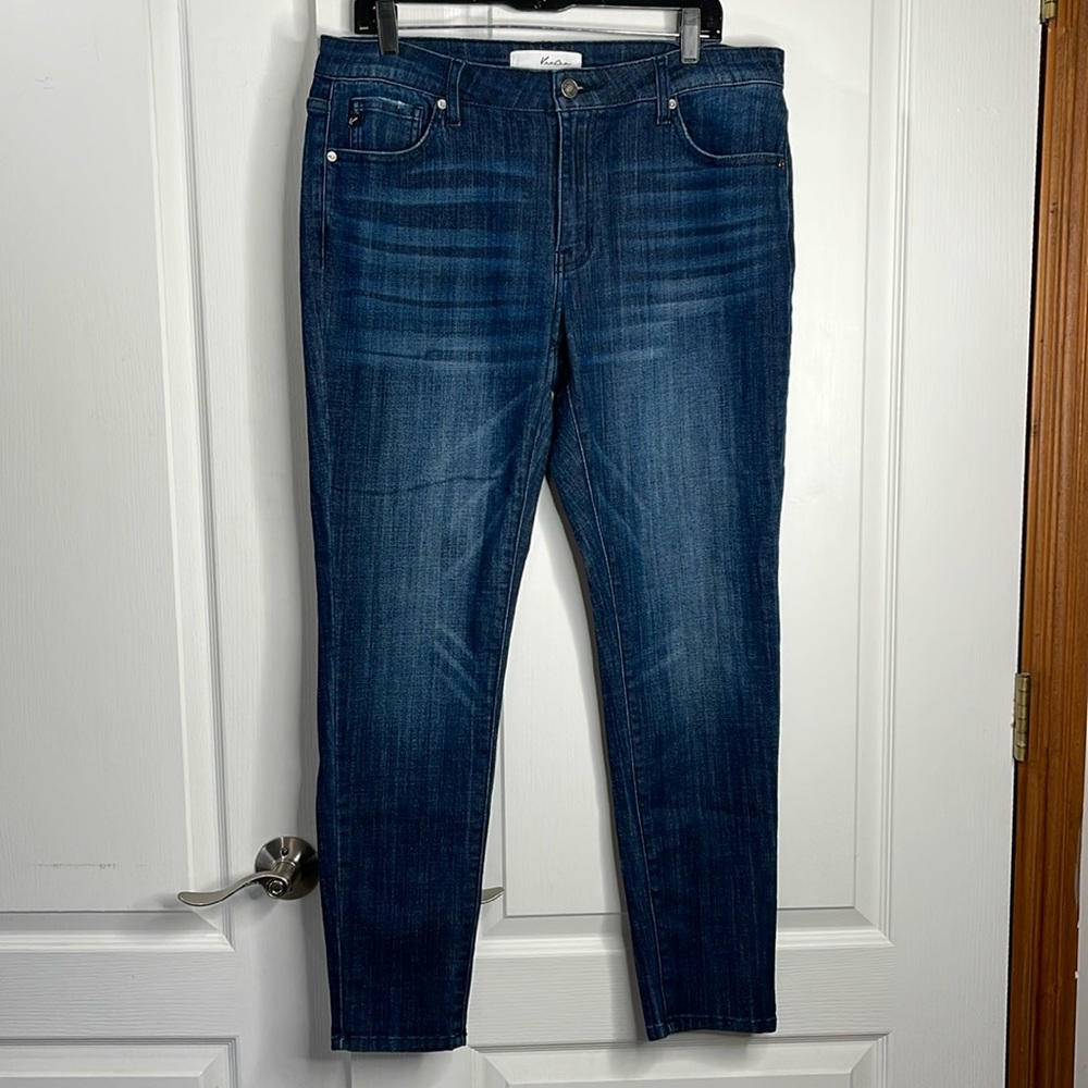 KanCan non-distressed, dark wash, skinny jeans. Finished hem. Size 1XL